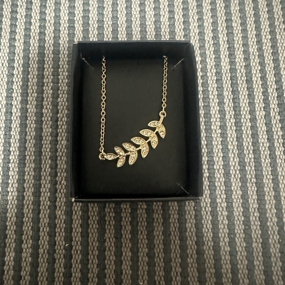 Necklace - Picture 4 of 6